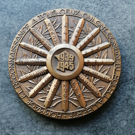 Médaille 1939-1945 Dans un monde en paix un avenir meilleur 165.99 gr 69 mm WWII