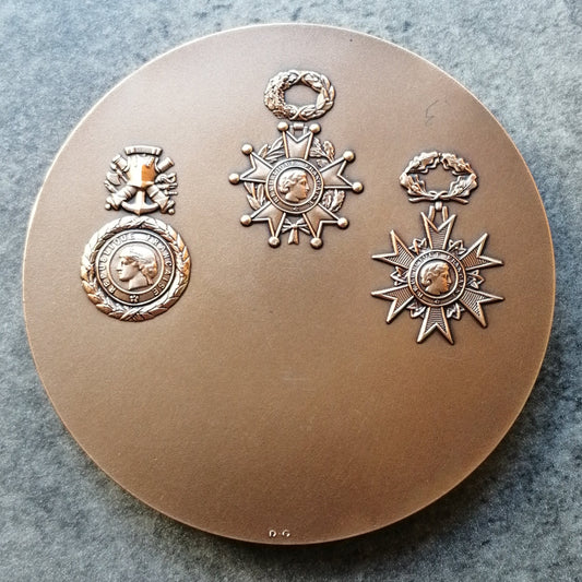 Médaille grande chancellerie de la légion d honneur Palais de Salm 196.24 gr 72 mm