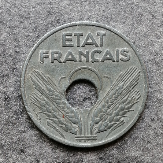 Fautée 20 centimes 1941 trou décentré État français 3.55 gr Zinc G. 321