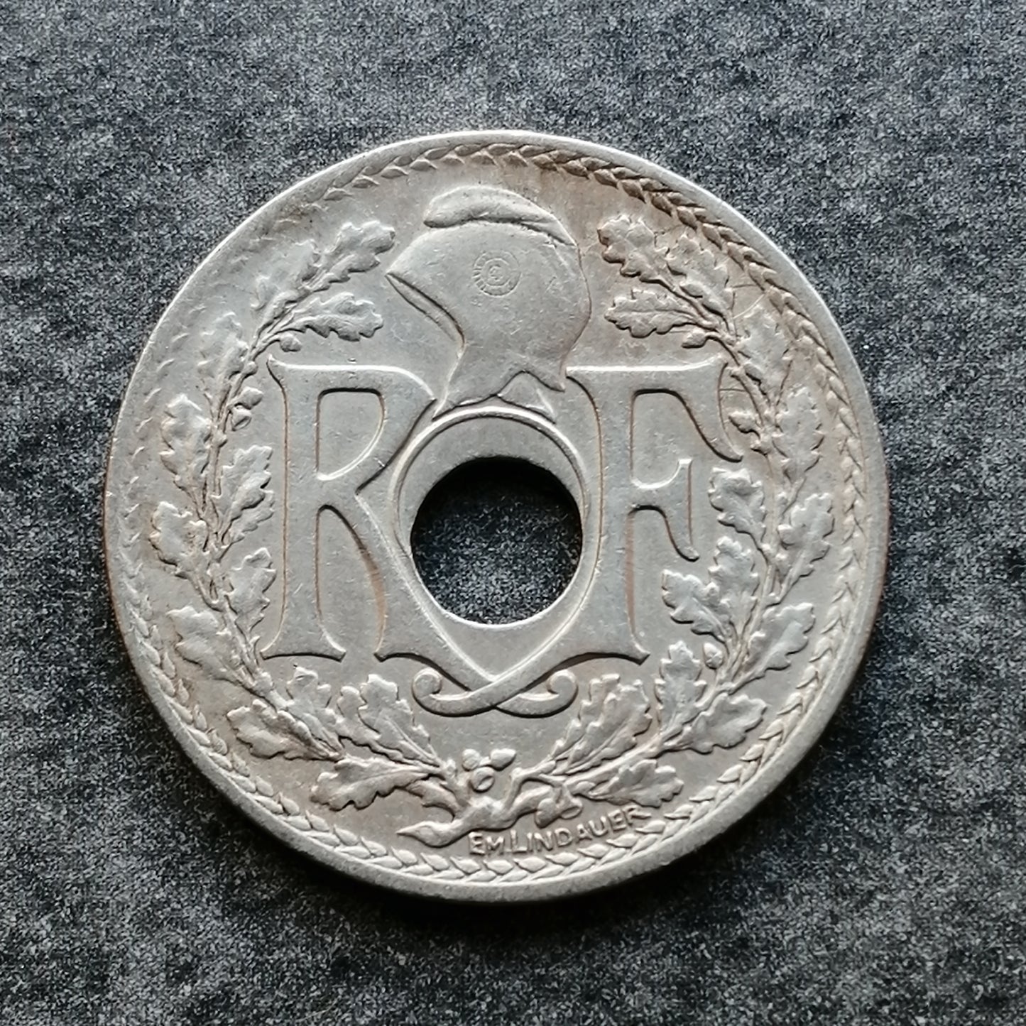 Fauté 10 centimes 1929 trou décentré Lindauer 3.86 gr