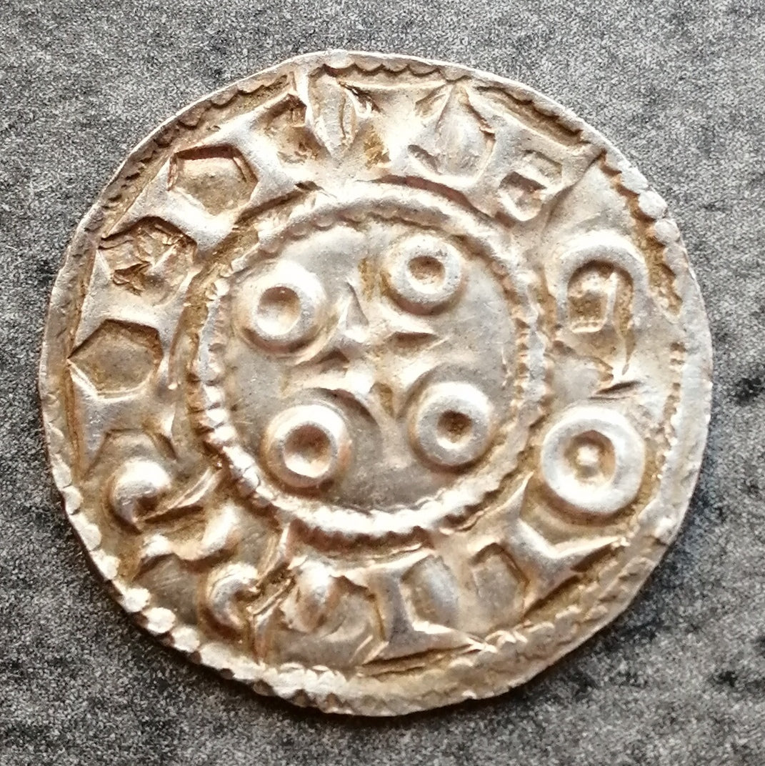 Comté d'Angoulême Denier anonyme au nom de Louis IV d'outremer 1.29 gr 21.5 mm Argent