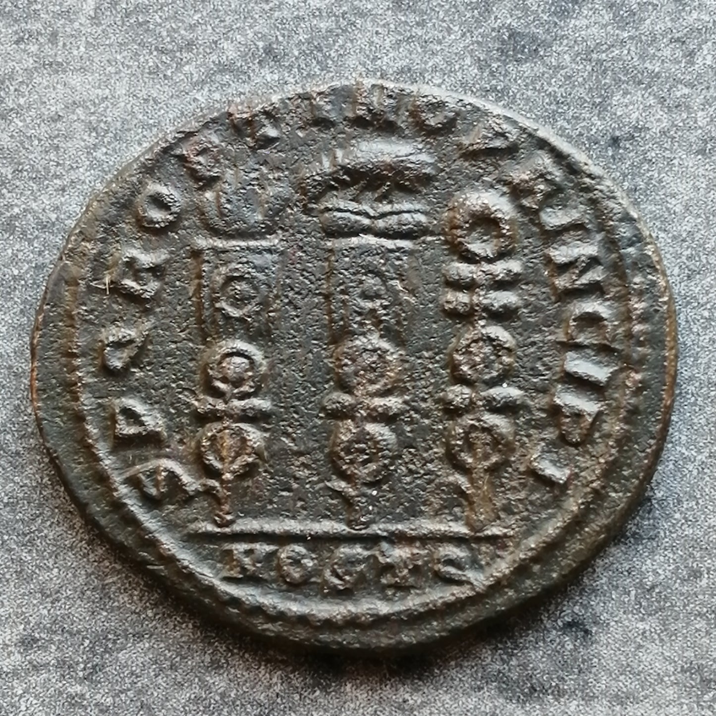 Constantin Ier (306-337) Follis SPQR Optimi Principi Ostie 4.73 gr 22 mm