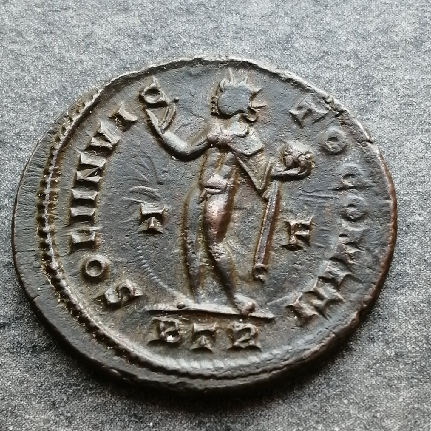 Constantin Ier (306-337) Follis Soli Invicto Comiti Trêves 3.93 gr 21.5 mm
