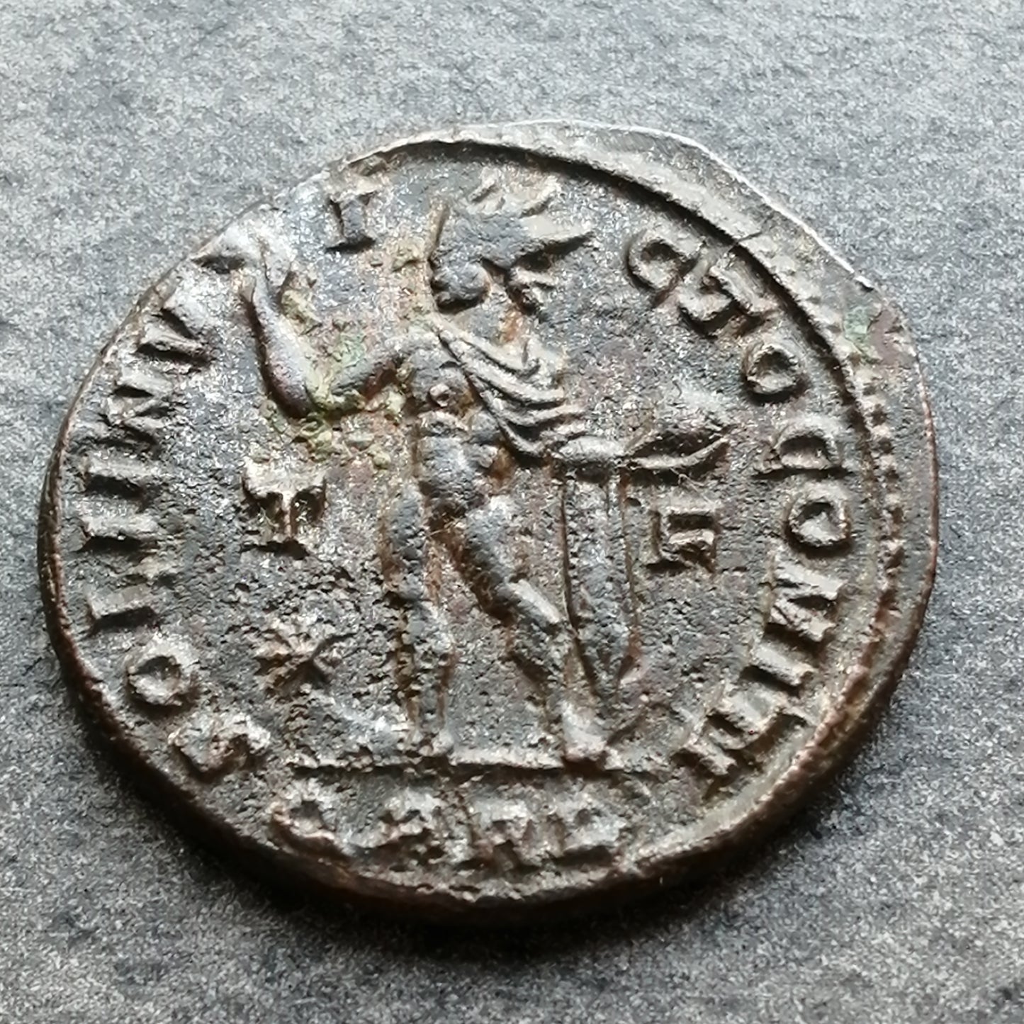 Constantin Ier (306-337) Follis Soli Invicto Comiti Arles 3.94 gr 21 mm