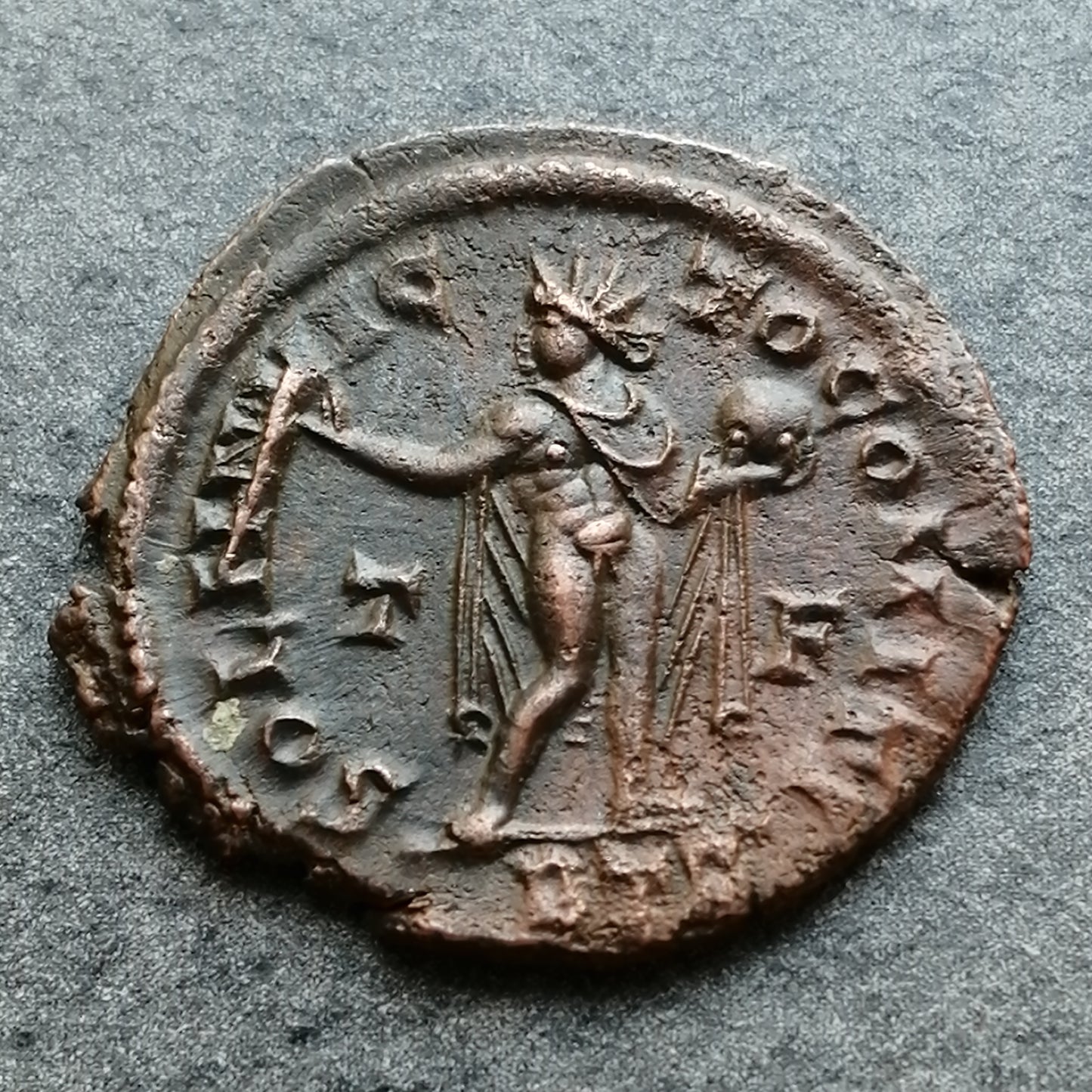 Constantin Ier (306-337) Follis Soli Invicto Comiti Trêves 2.86 gr 20 mm