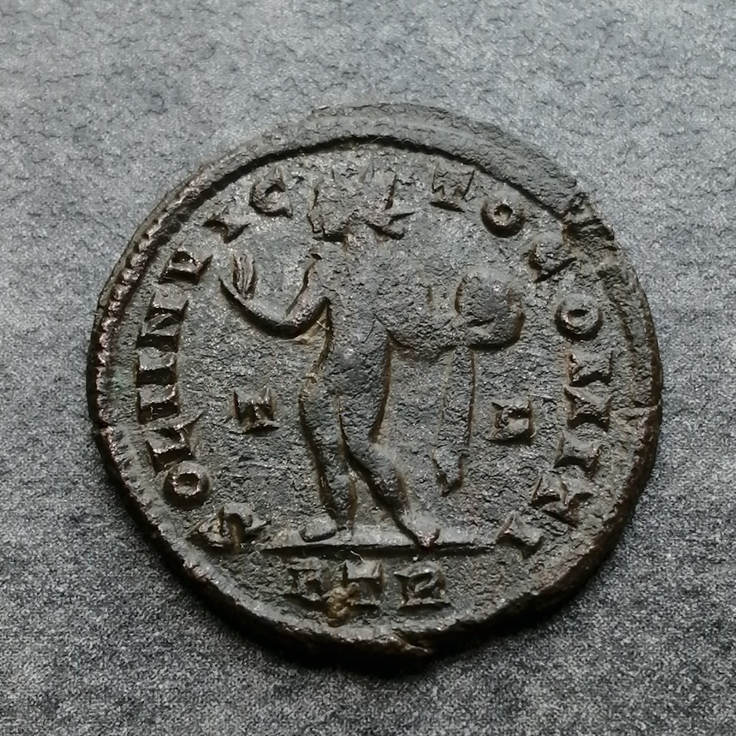 Constantin Ier (306-337) Follis Soli Invicto Comiti Trêves 2.74 gr 20 mm