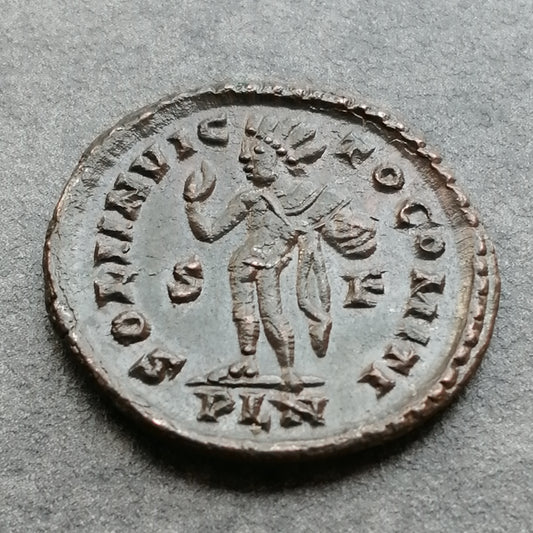 Constantin Ier (306-337) Follis Soli Invicto Comiti Londres 3.21 gr 21 mm