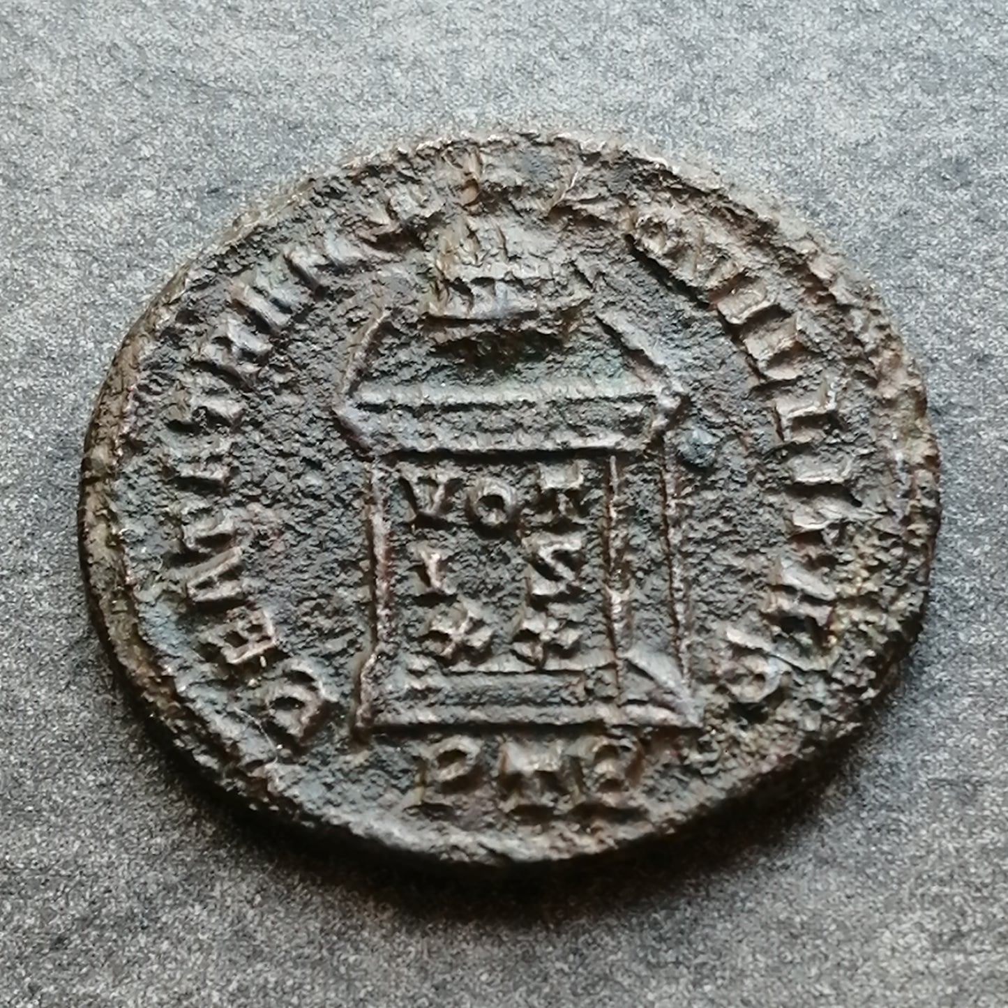Crispus (317-326) Follis Beata Tranquillitas Trêves 2.86 gr 19.5 mm