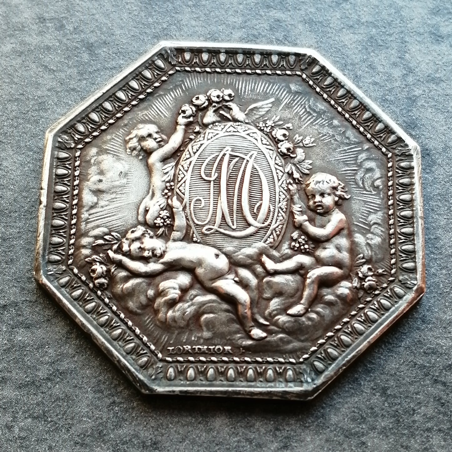 Jeton Mariage Louis Marie Guy d'Aumont et Louise Jeanne de Durfort 1727 Argent 16.77 gr 33.5 mm