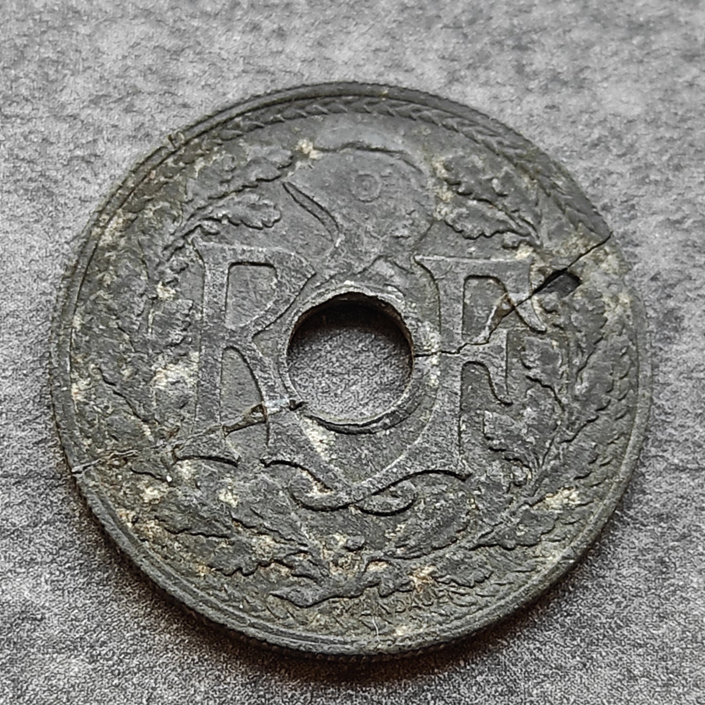Lindauer 20 centimes 1945 C Castelsarrasin Zinc Flan fissuré 3.72 gr