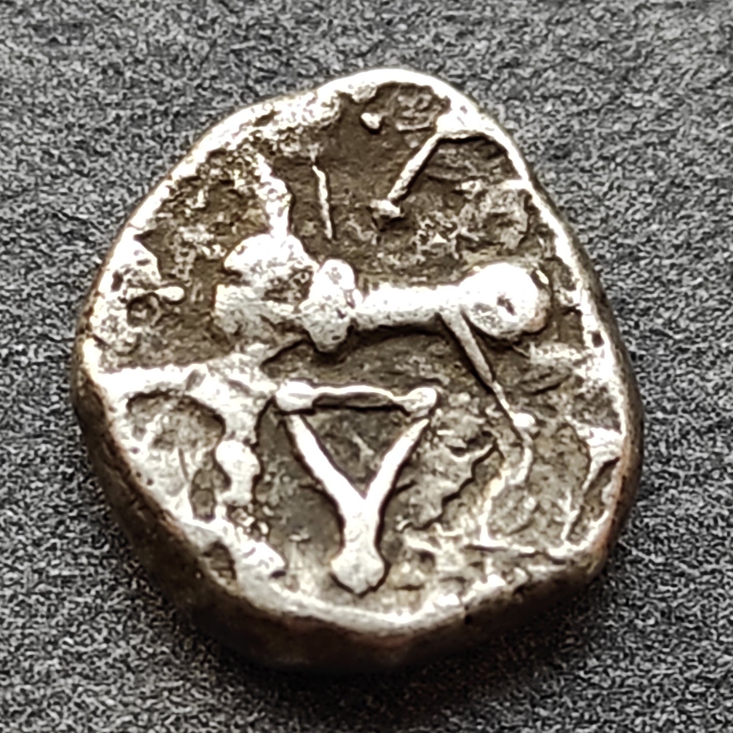 Gaule Lingons (région de Langres) Denier KALETEDOY au delta renversé. Argent. 1.89 gr