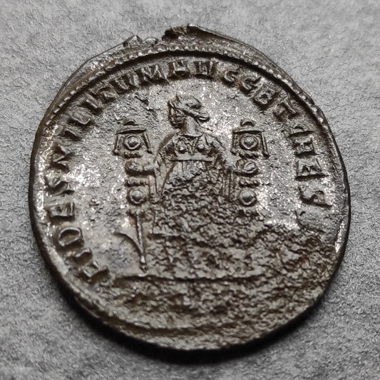 Sévère II (306-307) Follis FIDES MILITVM AVGG ET CAESS NN Aquilée 8.76 gr
