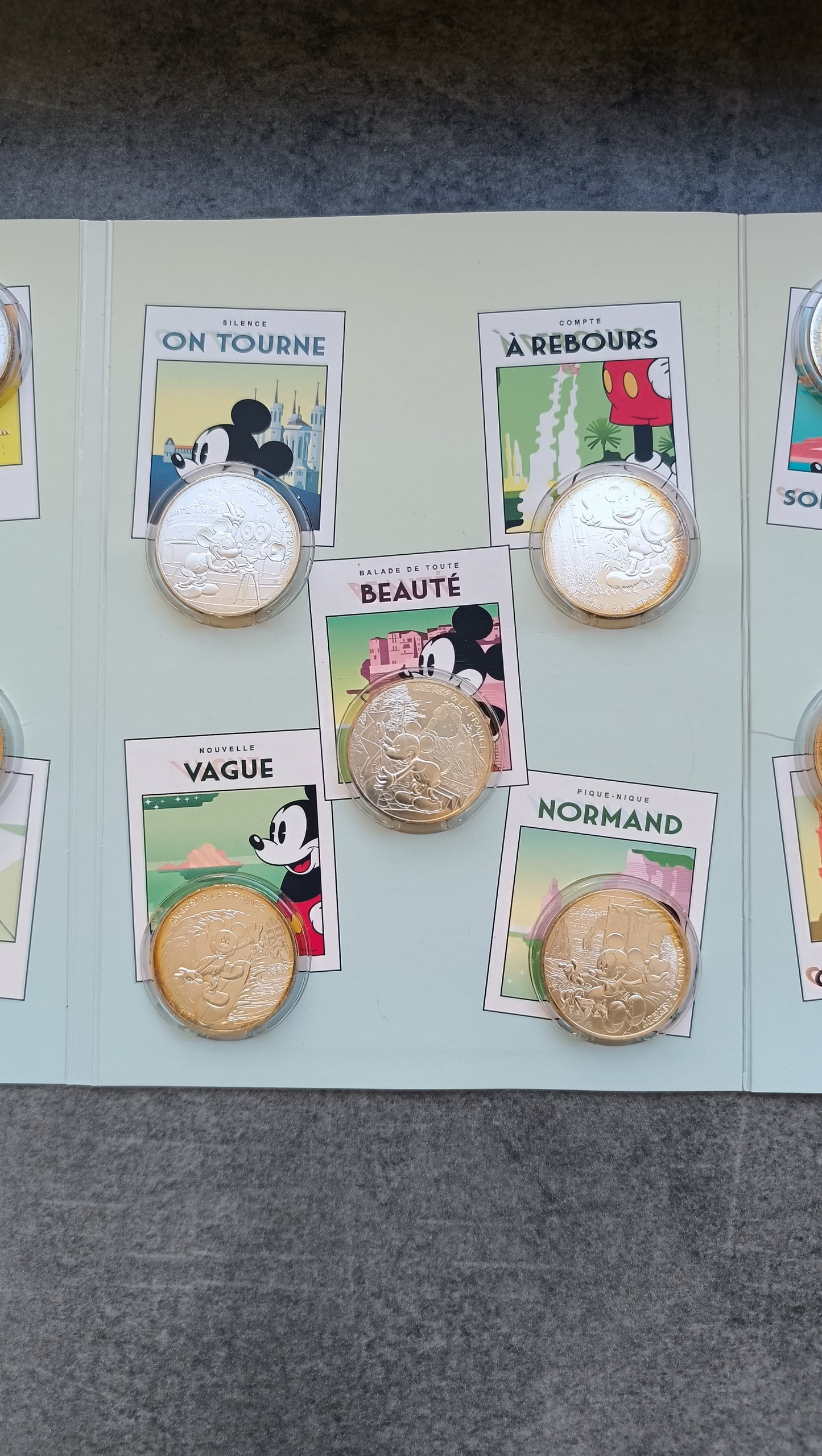Monnaie de Paris Coffret de 20 monnaies de 10 Euros Mickey et la France Argent