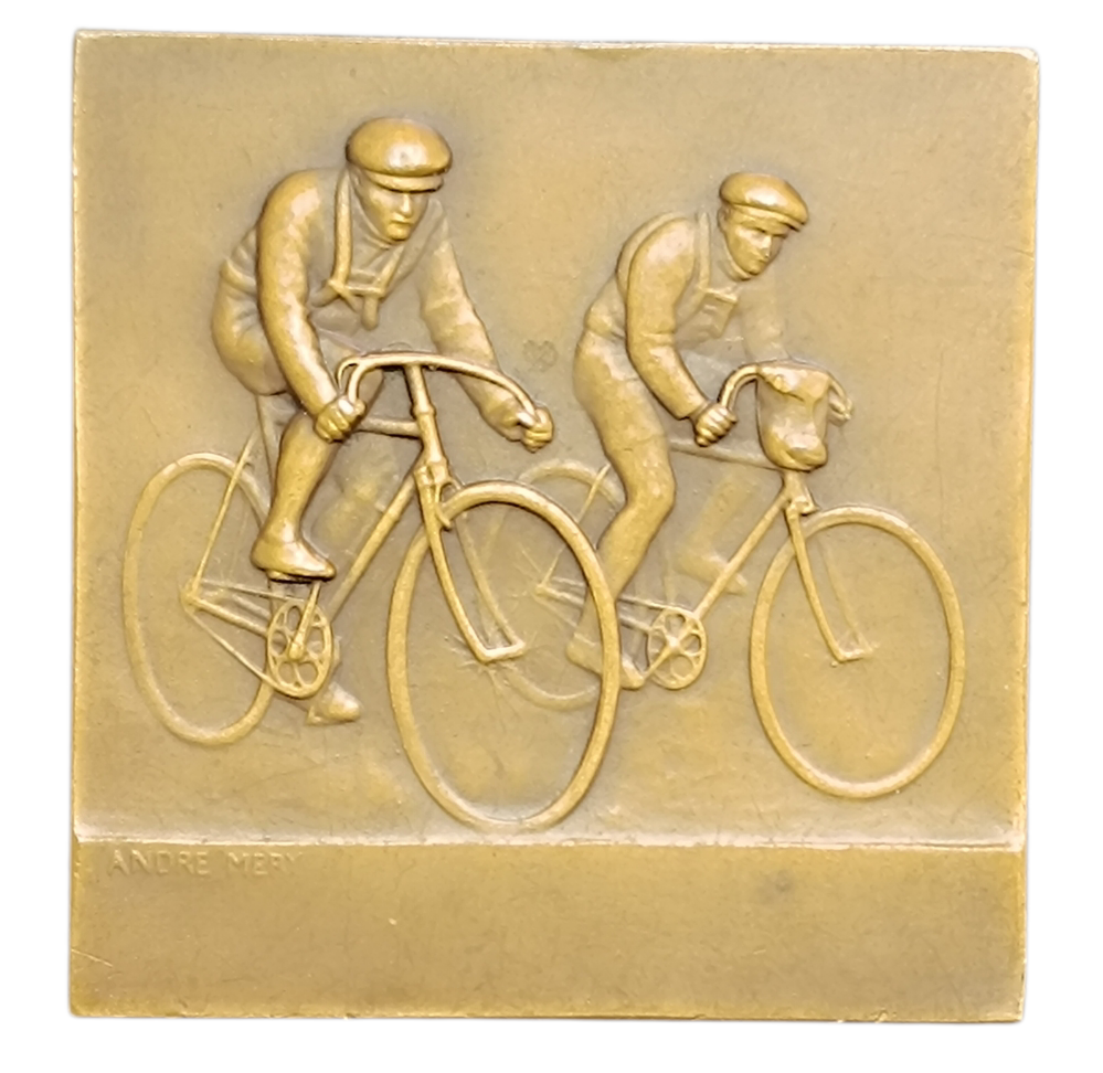Médaille Plaquette Cyclistes et représentation artistique de la Victoire par André Mery en Bronze 45.93 gr 44x44 mm