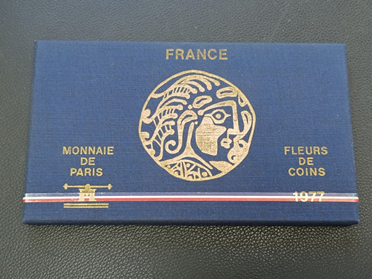 Coffret Fleurs De Coins 1977 Monnaie De Paris Avec Rebord. Et 50 Francs Argent