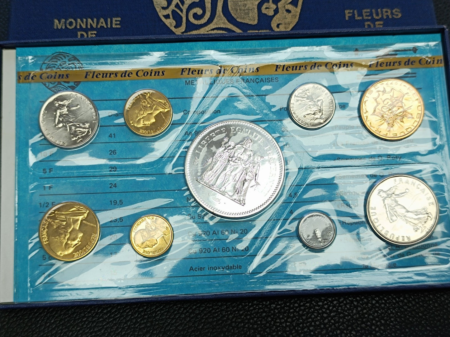 Coffret Fleurs De Coins 1977 Monnaie De Paris Avec Rebord. Et 50 Francs Argent