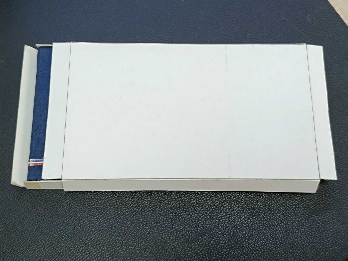 Coffret Fleurs De Coins 1977 Monnaie De Paris Avec Rebord. Et 50 Francs Argent