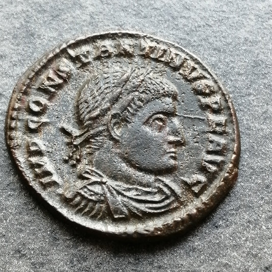 Constantin Ier (306-337) Follis Soli Invicto Comiti Arles 3,94 gr 21 mm