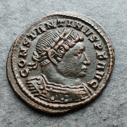 Constantin Ier (306-337) Follis Soli Invicto Comiti 4,26 gr 24 mm