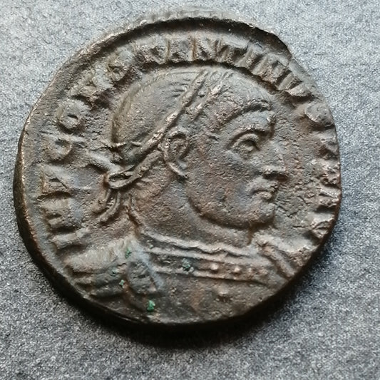 Constantin Ier (306-337) Follis Soli Invicto Comiti Arles 3,54 gr 18,5 mm