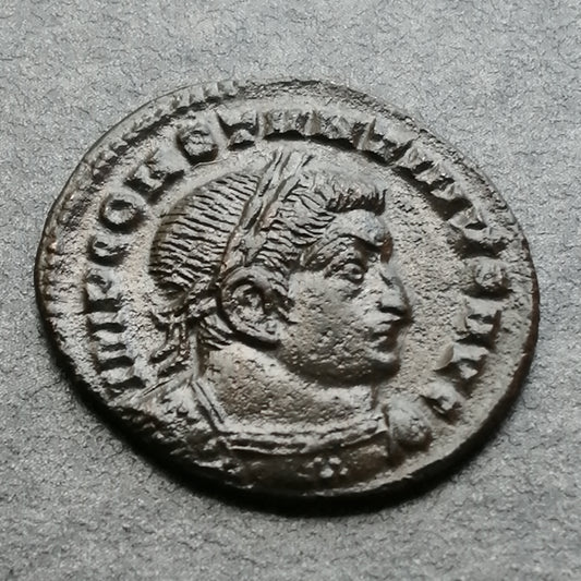 Constantin Ier (306-337) Follis Soli Invicto Comiti Lyon 2,92 gr 20,5 mm